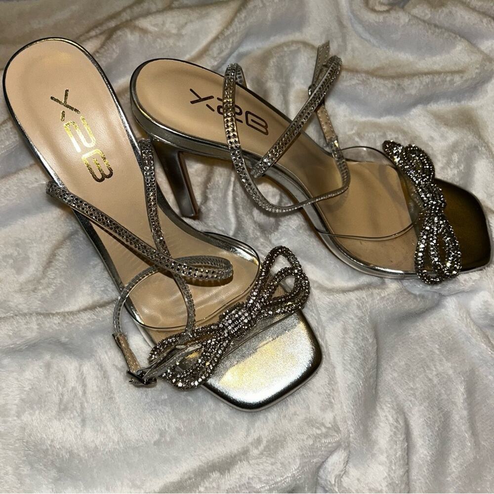 Women’s Silver Strappy Heels X2B Size 6 Regular 4 Inch Heels